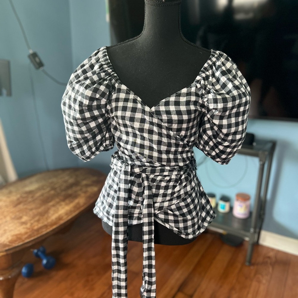 Checkered on/off Shoulders Wrap Top